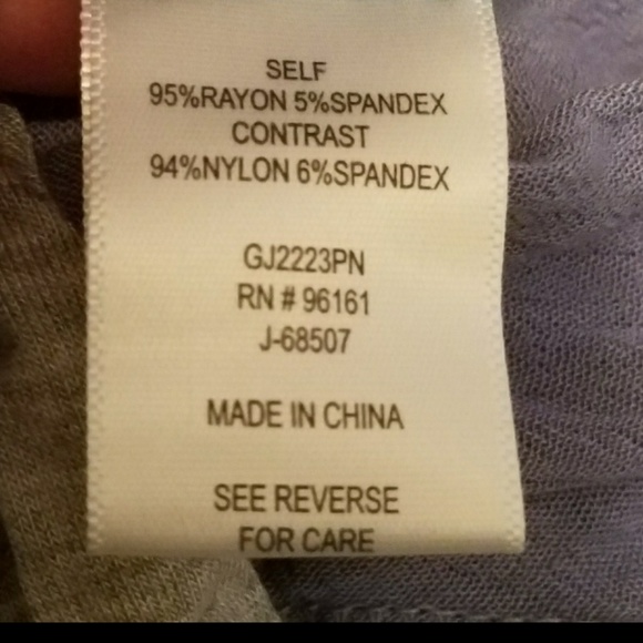 L cold shoulder flowy shirt - Picture 7 of 7